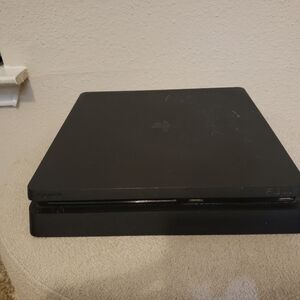 Playstation 4 slim